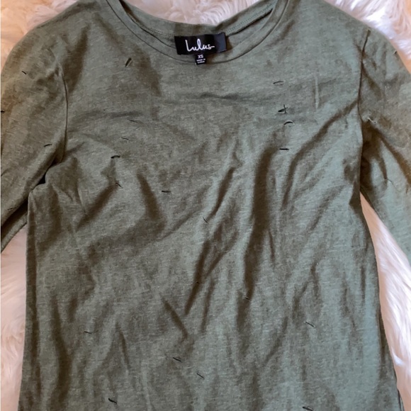 LULU’S CUTTING EDGE OLIVE GREEN DISTRESSED LONG SLEEVE TEE - Picture 6 of 7